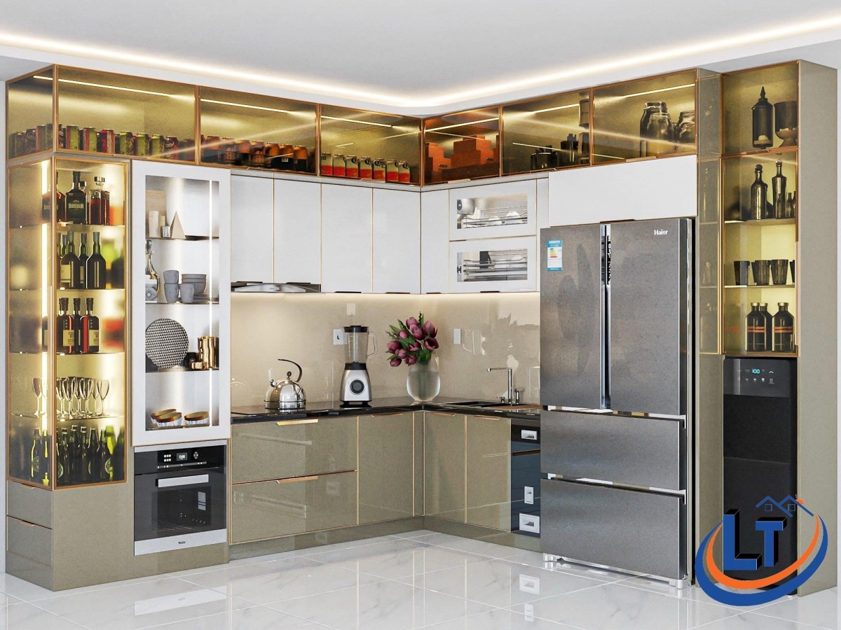Không gian bếp sang trọng với tủ bếp inox cánh kính
